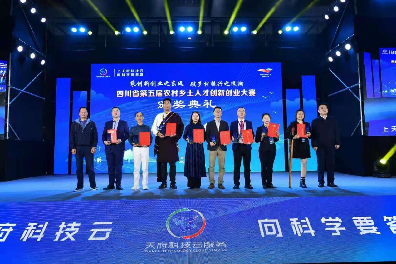 这些创新创业者奔赴田间 以“农”为业