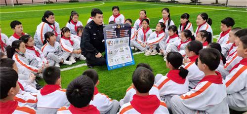 前锋区公安局开展“反诈进校园”活动