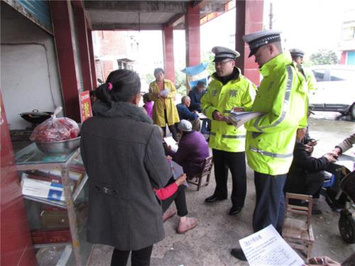 邻水县：交通法规宣讲进社区