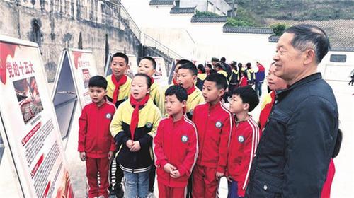 纳溪区：八旬老党员为“红领巾”讲党史