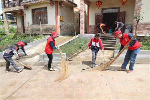 广安区：整治环境卫生打造宜居乡村