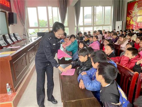 华蓥市公安局扎实开展校园安全整治行动