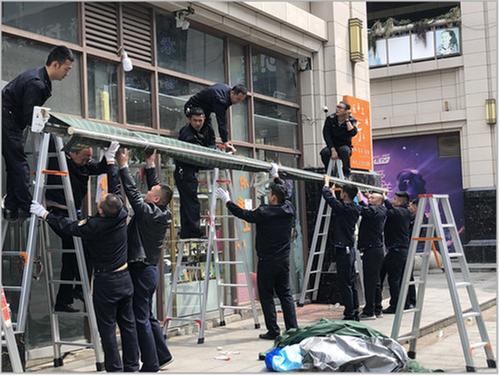 青神县综合行政执法局开展遮阳伞篷大拆除行动