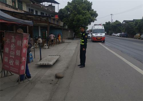 东坡区路政管理大队竭力保障假期公路路网安全畅行