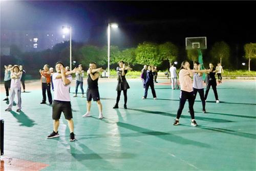 龙门峡南煤矿开展“健康龙南 活力矿区”健身操活动