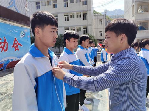 关路镇九义校举行2021年新团员入团仪式