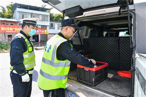 恒升镇筑牢节日期间交通安全防护网