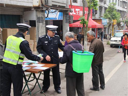 邻水县公安交警开展“醉驾入刑十周年”主题宣传活动