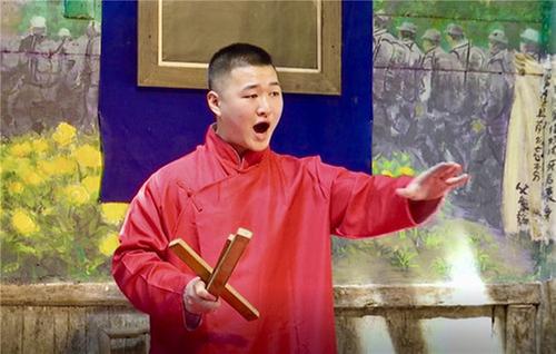  “老”茶“新”香  汉阳镇老茶馆里的青年说书人