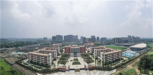 青神县：坚持教育优先发展 办好人民满意教育