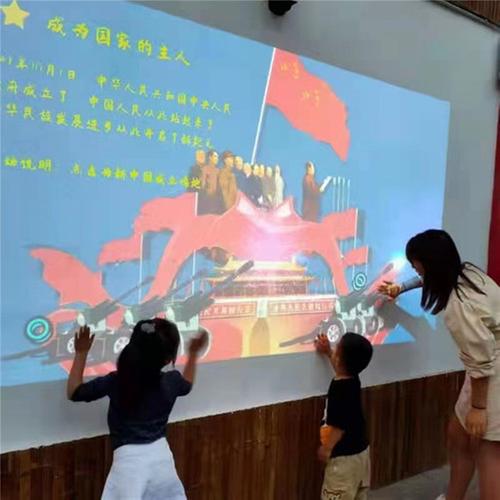 东坡区开展“网红水街映党红”主题活动