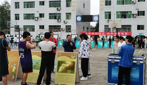 广安市科普大篷车走进岳池县临溪小学