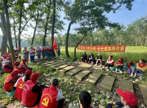 青神县开展“革命后人忆先烈，红色基因再传承”主题活动  