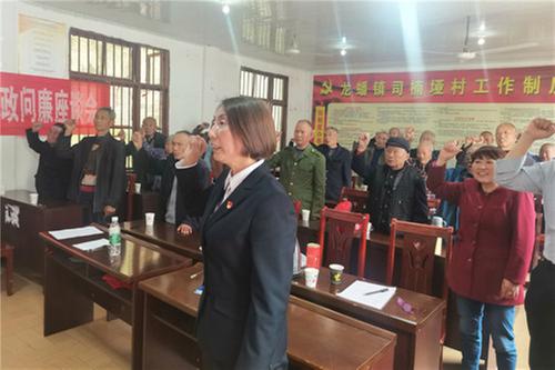 贾凤琼：铺就幸福路的铁娘子