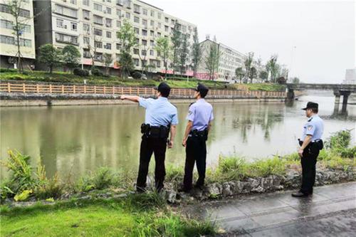 前锋区公安局开展河道巡查整治工作