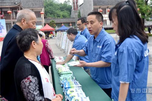 广安市开展 “防治碘缺乏病日”宣传知识活动