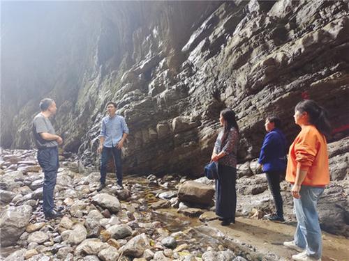 沙湾区科协“个性化”科普宣传走进田间地头