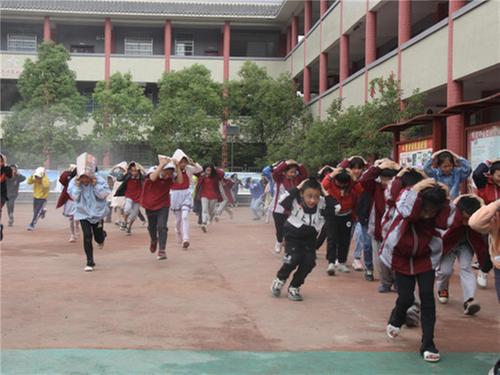 南江县龙渠小学举行防震减灾应急演活动