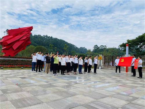 青神县青竹街道麒麟社区开展党群日活动