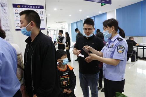 阳光窗口洒温暖 爱心满满获点赞