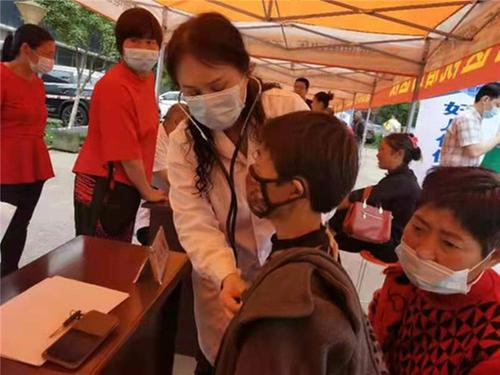 学党史办实事  华西专家赴多悦镇开展义诊活动