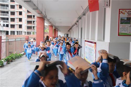 南江县：红塔小学开展“防震减灾”应急处突演练
