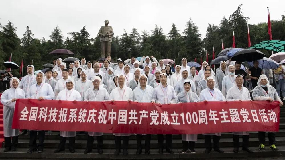 学史力行跟党走 服务创新谱新章