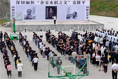 巴州区第十二小学：致敬袁爷爷 珍惜每粒粮