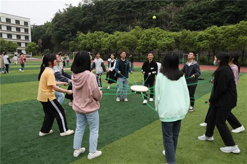 广安中学举行趣味运动会助力高考