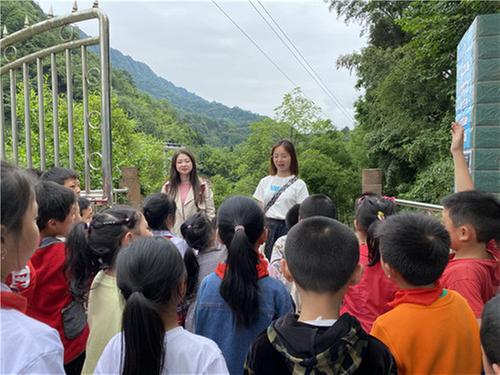 洪雅县：探索“学区制”改革破解乡村教育优质均衡发展难题