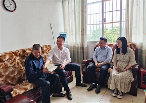 广安经开区奎阁街道为老党员“送学上门”