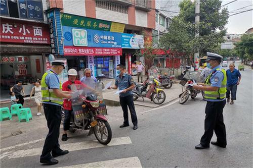 邻水公安交警联合运管部门开展公益联盟宣传活动