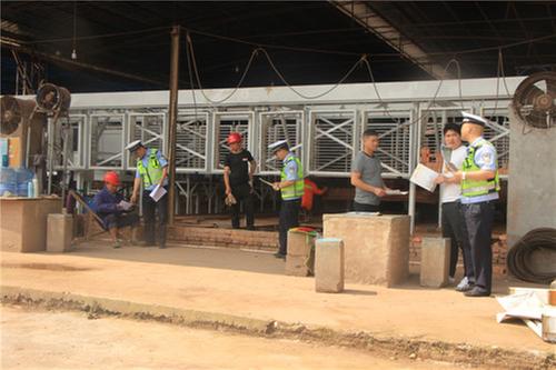 邻水县交警走进企业开展宣传教育