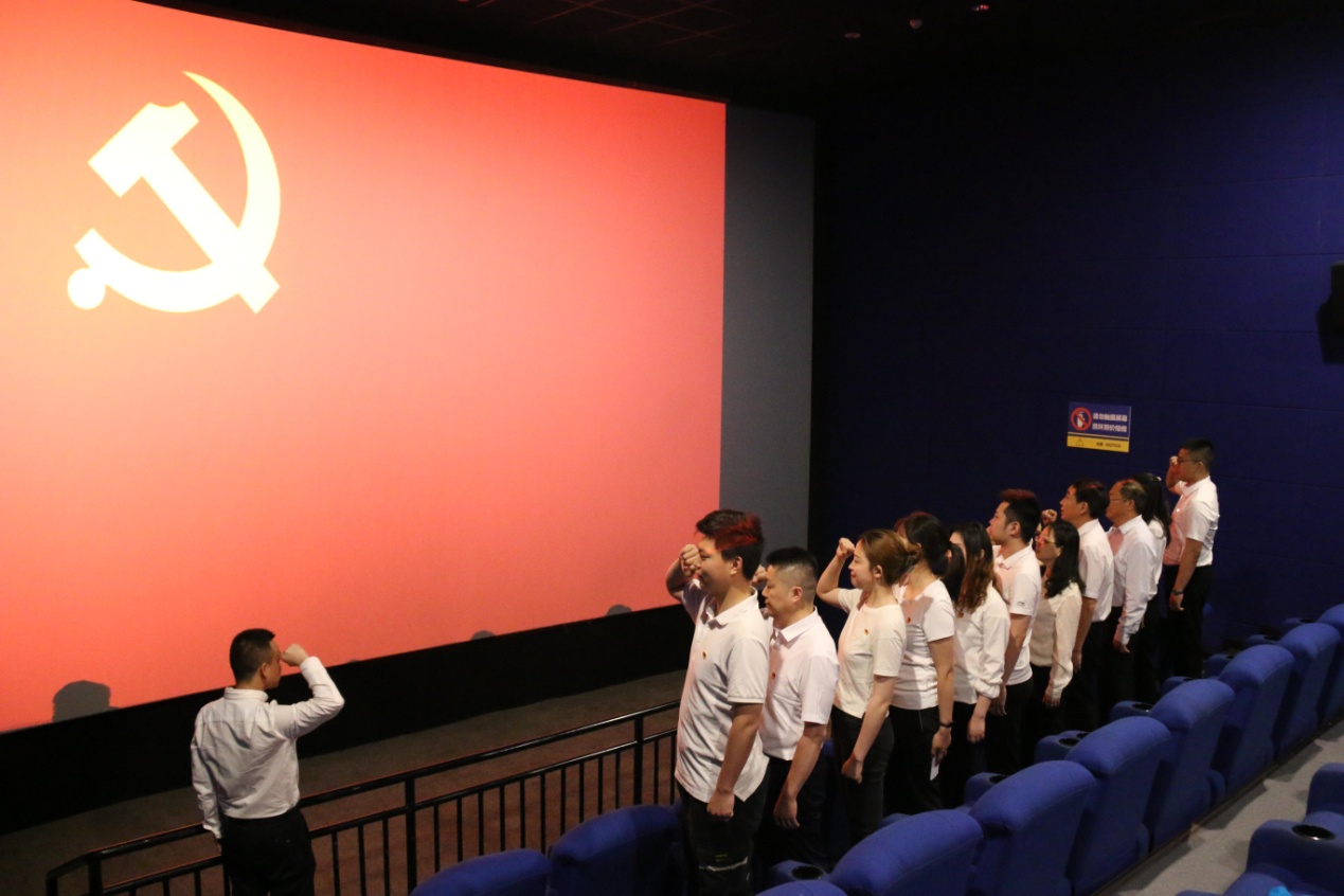 巴州区科协机关党支部组织观看红色题材电影