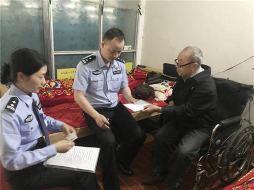 岳池县：车辆注销很烦人  民警上门服务笑盈盈