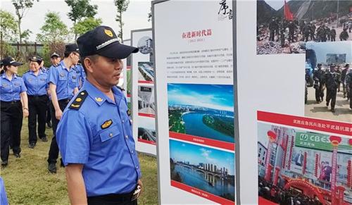 武胜县综合行政执法局组织参观“百年大党的奋进”主题展览