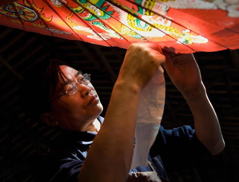 毕六福：一生献给分水油纸伞