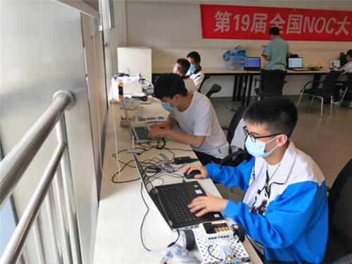 “夹江中学科创基地”在全国中小学信息技术创新与实践大赛中获佳绩