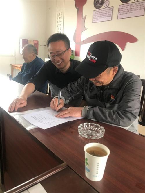 洪雅县农业农村局组织党员积极开展向入党介绍人报告工作活动