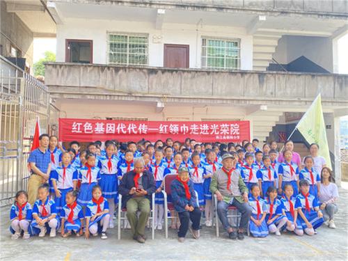 朝阳小学开展“红色基因代代传—红领巾走进光荣院”活动