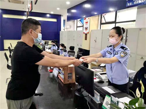 华蓥公安开通“绿色通道”助力中、高考学子