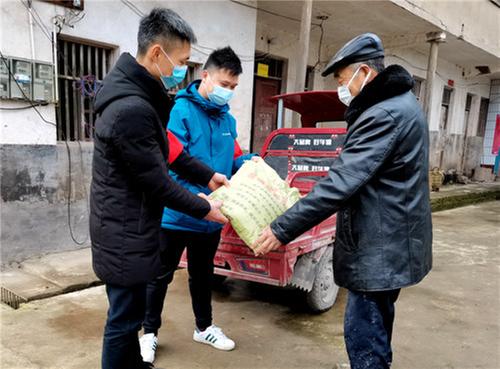 挥洒青春秀峰村  带帮致富“领路人”