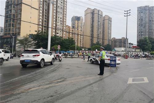 邻水县公安交警全力护航学子高考