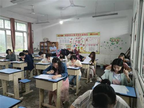 正直镇朱公小学举行青年教师素质能力测试