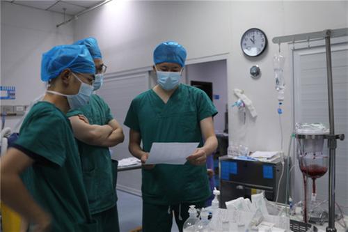 四川大学华西广安医院成功救治一名心脏严重创伤患者