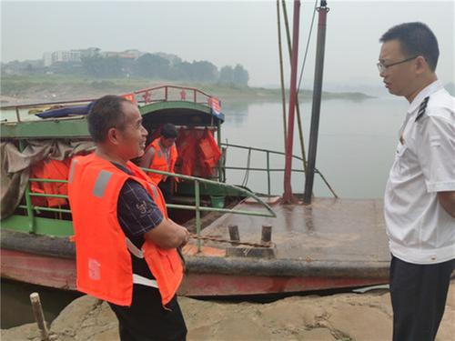 武胜县地方海事处积极开展端午节前客渡船舶安全检查
