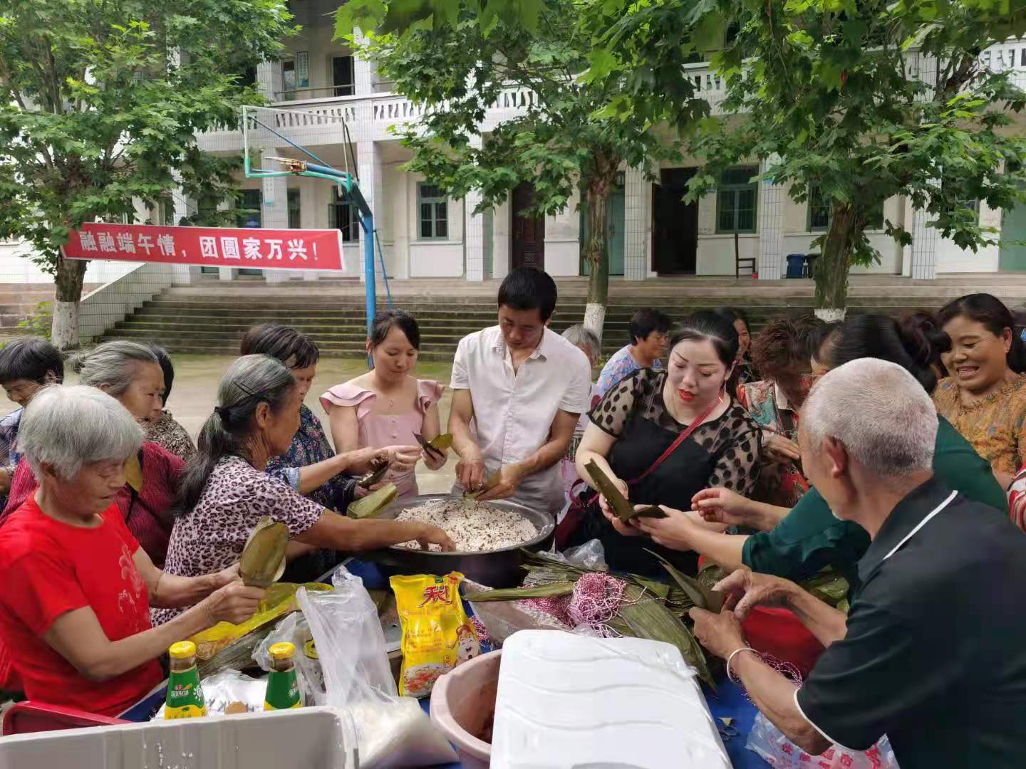 情系村民“粽”享端午  成都东部新区石板凳街道村民开展庆端午主题活动