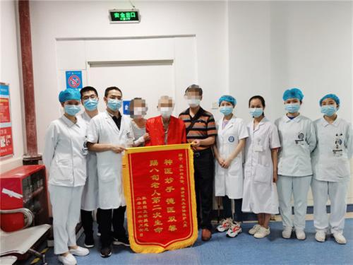 华西广安医院：妙手仁心救治八旬老人