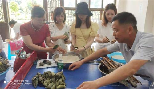浓溪镇妇联开展“粽香迎佳节 党史传万家”端午节活动