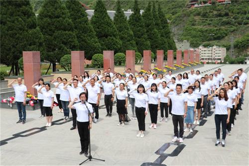 参观泸定桥 担当新使命  走好新时代长征路